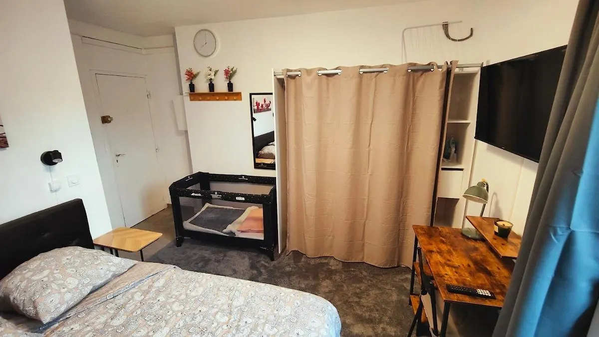 Charmant T2 Renove, Calme & Lumineux, Paris 17E 0*,