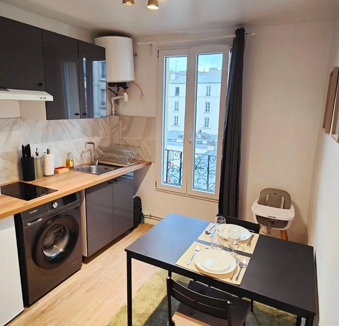 Charmant T2 Renove, Calme & Lumineux, Paris 17E 0*,